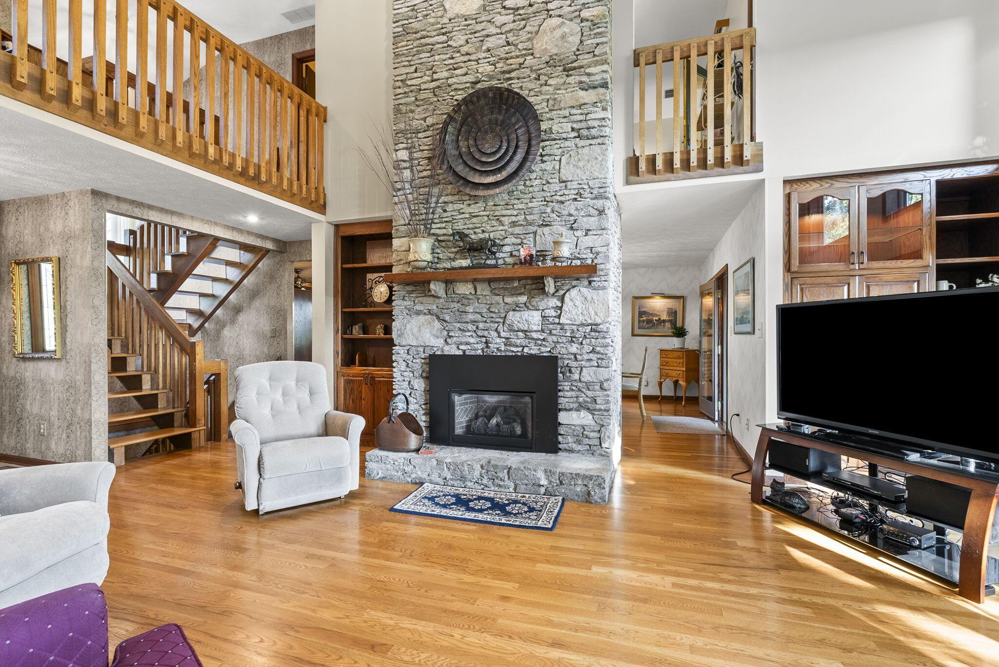 Image 3: 10-web-or-mls-DSC03482