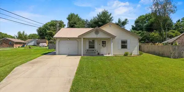 302 Oak Grove Lane