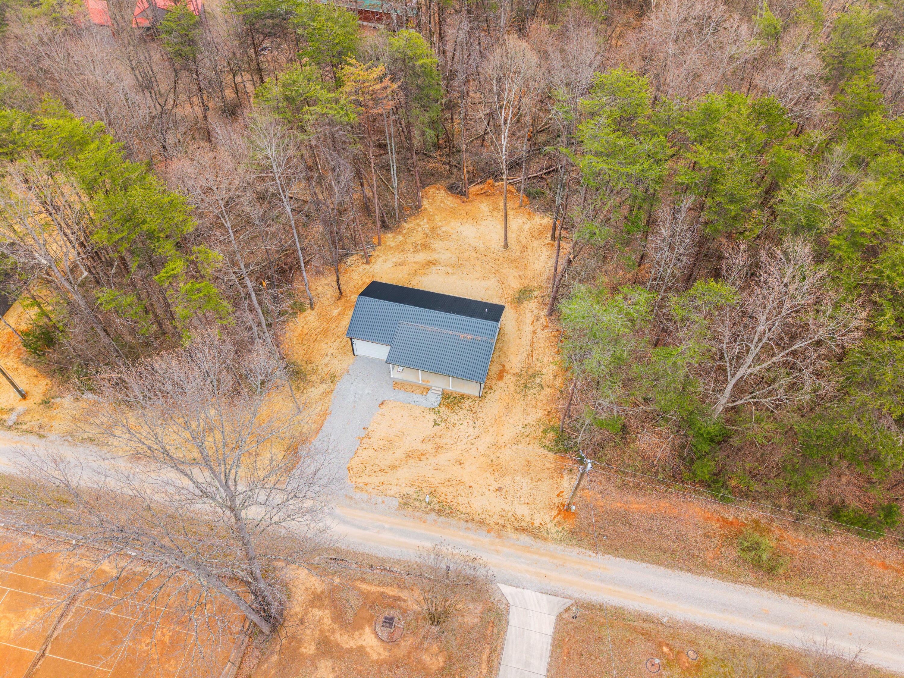 Image 2: Pine Tree Estates Photo-01