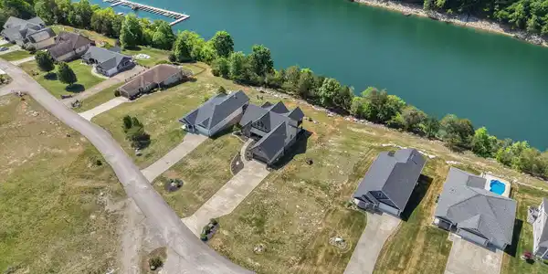 lot 10 W Canterbury Drive