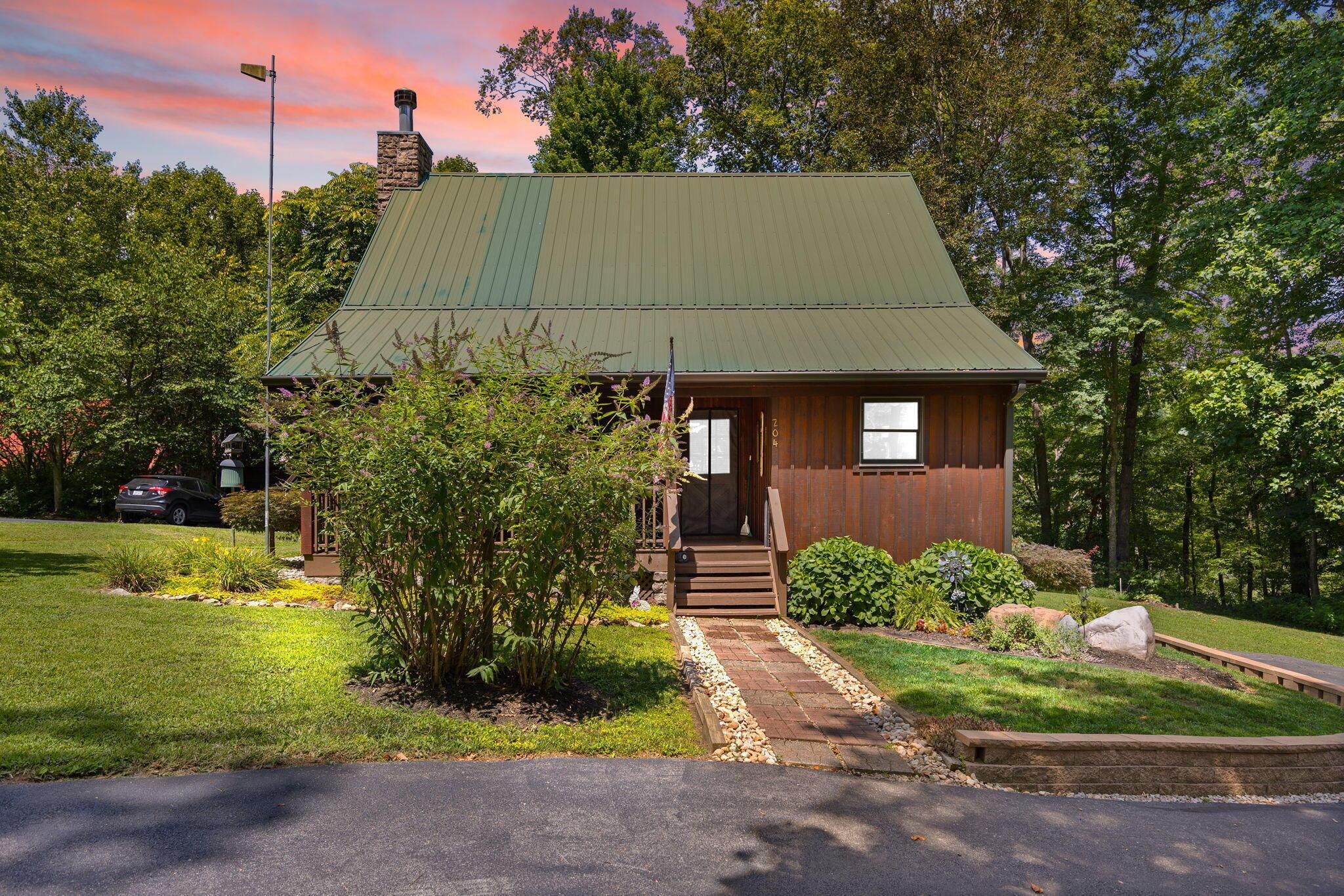 Image 2: 204 The Village Dr, Nancy, KY