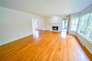 1121 W COLLINWOOD Circle