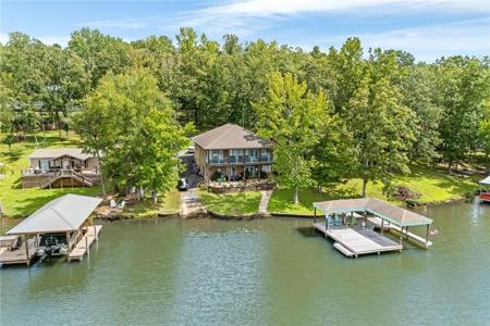 303 LAKEVIEW Drive