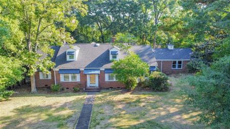 715 N 10TH Street