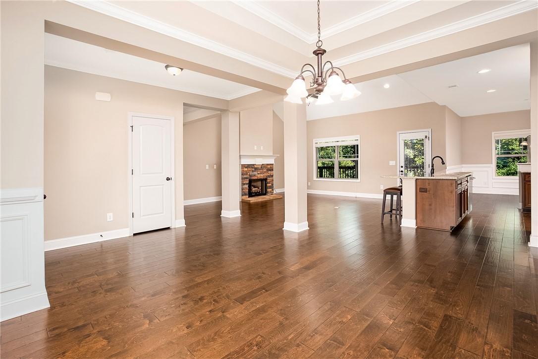 Image 3: Open Floor Plan