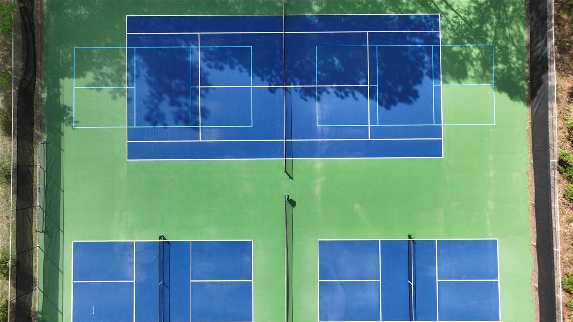 Image 4: Sporting amenities include multiple well-maintaine