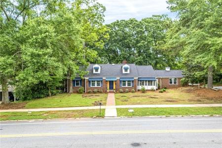 715 N 10TH Street