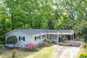 1107 E COLLINWOOD Circle