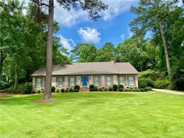 1104 WILLOW Run