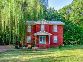 196 MENOWA Drive
