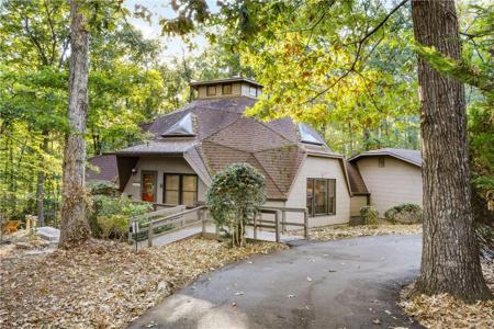 628 HOLIDAY Drive