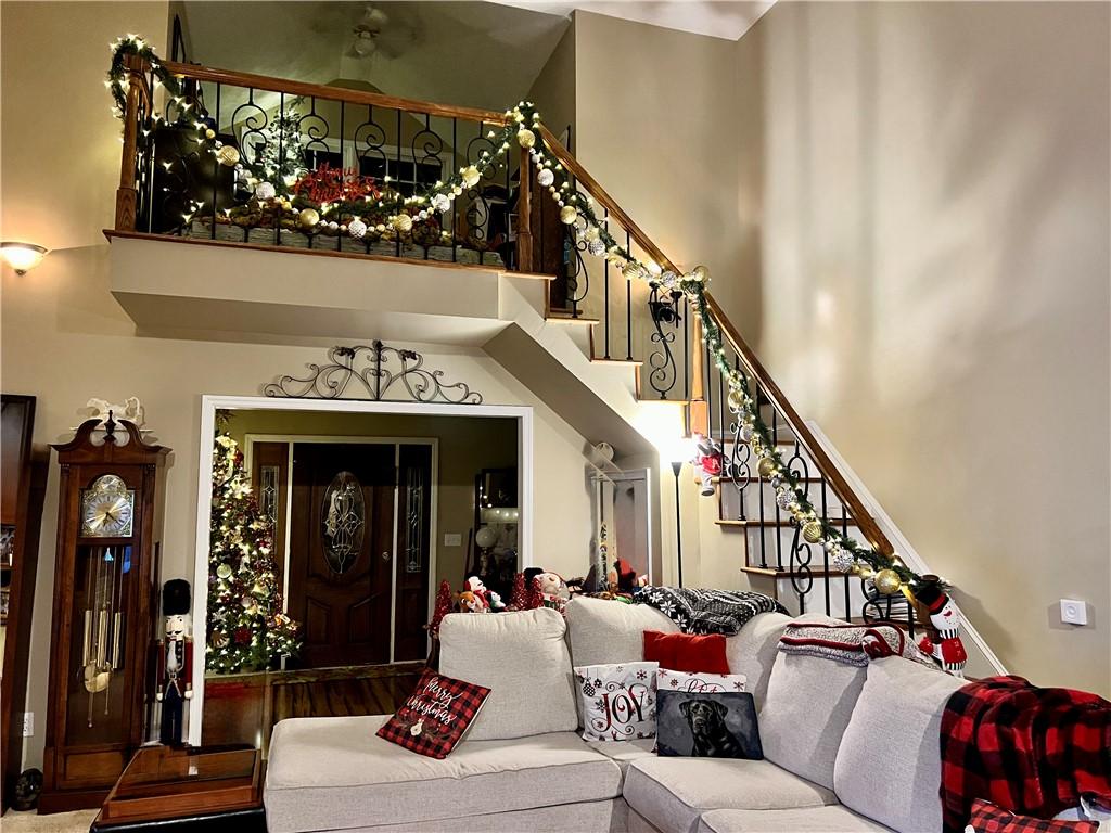 Image 4: High Ceilings