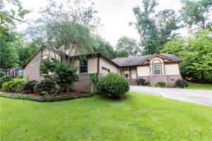 811 RIDGEWOOD COURT