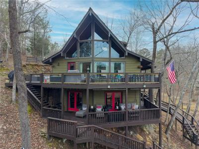 834 SANDY Lane