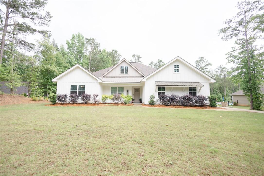 Image 1: White siding and a neutral roof create a harmoniou