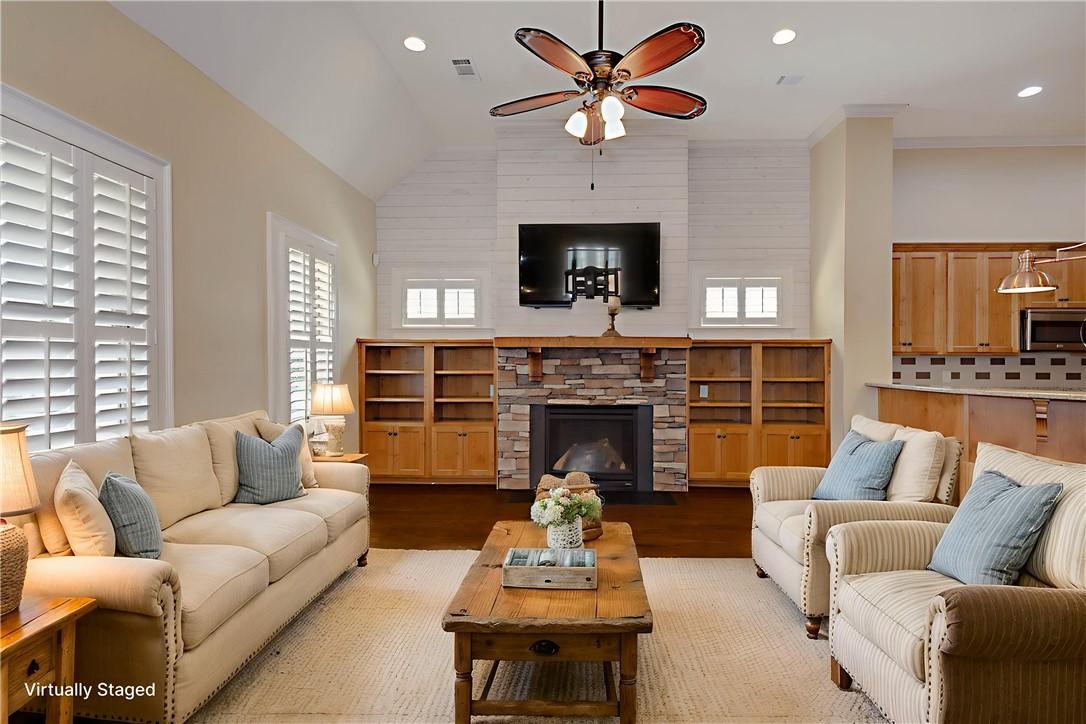 Image 4: Plenty of space for furniture arrangements