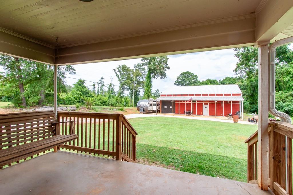 Image 4: Covered rear porch.