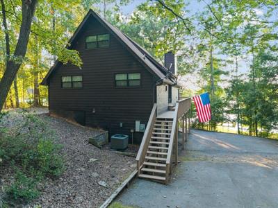 1382 LAKE CREST DRIVE