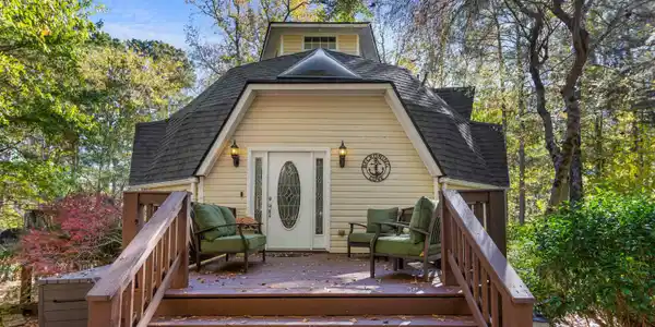 1251 WHITE OAK DRIVE