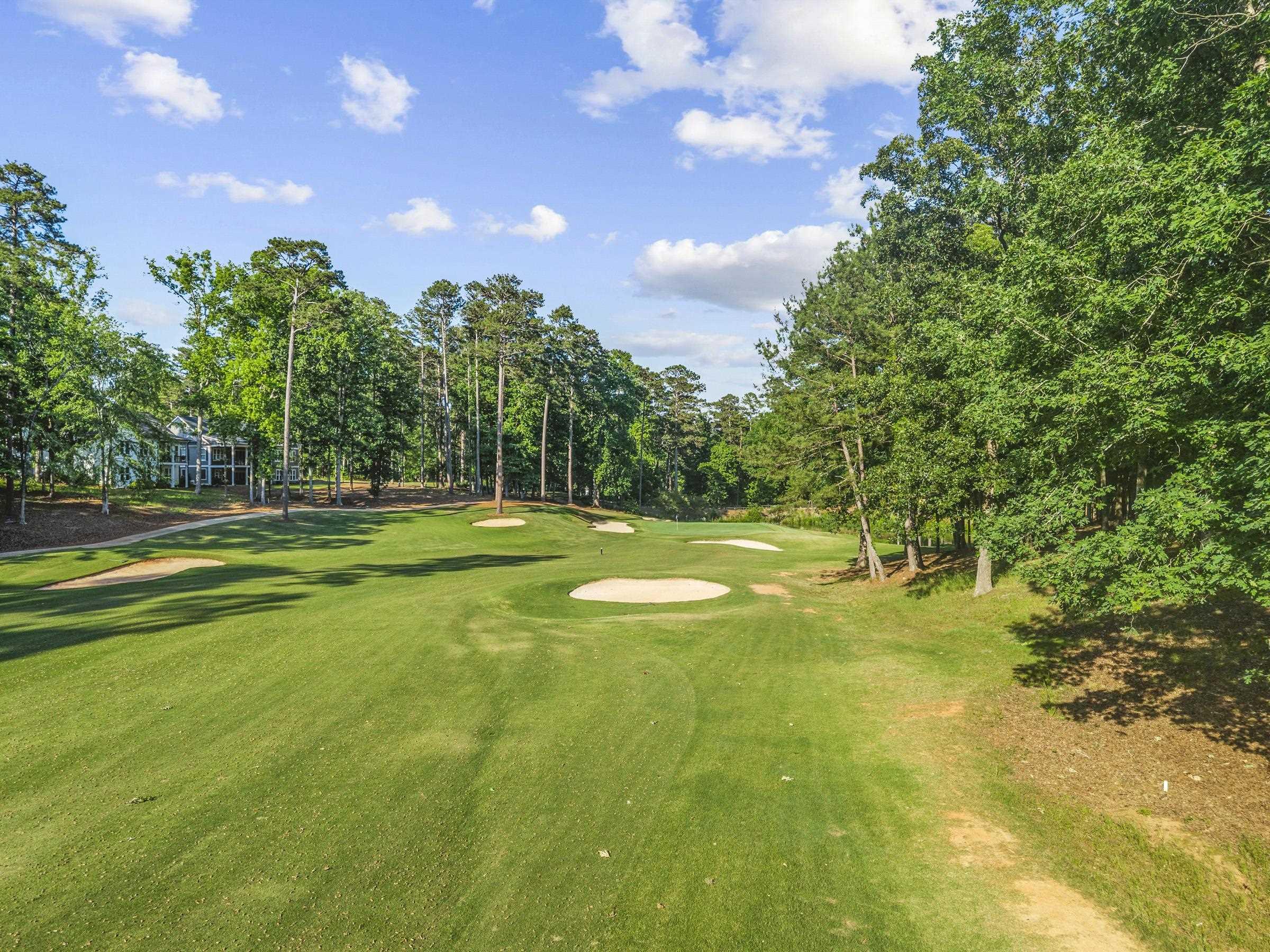 Image 4: Stunning golf course views