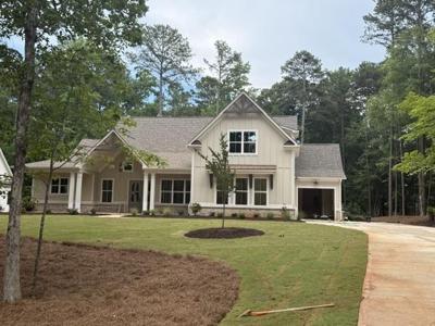 1290 LAKE DRIVE