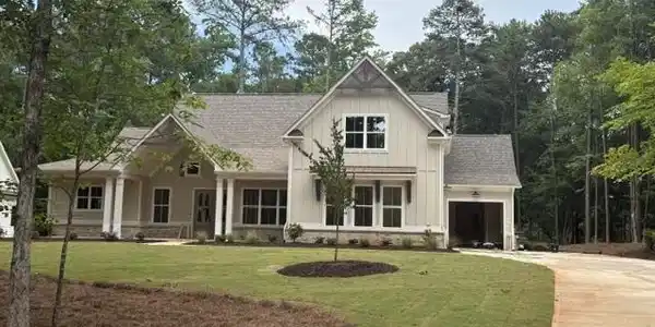 1290 LAKE DRIVE