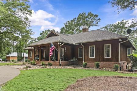 200 NE OLD COUNTRY CLUB ROAD