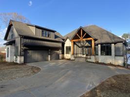 1051 WHITE OAK WAY