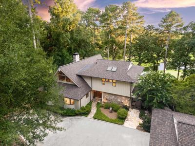 1201 LAKEVIEW COURT