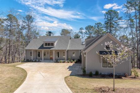 1020 EASTRIDGE LOOP