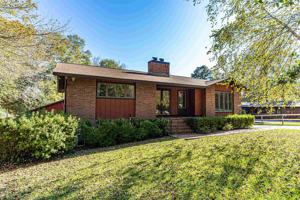 115 LAKECREST DRIVE