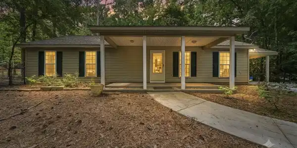 372 EAST RIVERBEND DRIVE