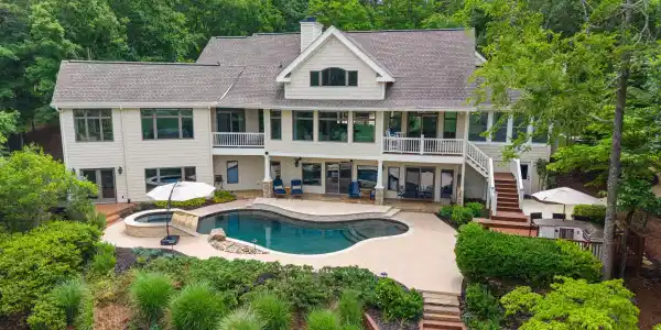 2541 CLUB DRIVE
