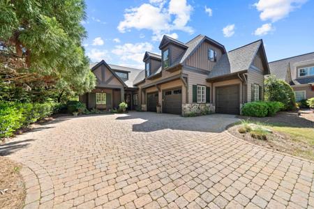 112 ARBORS LANE