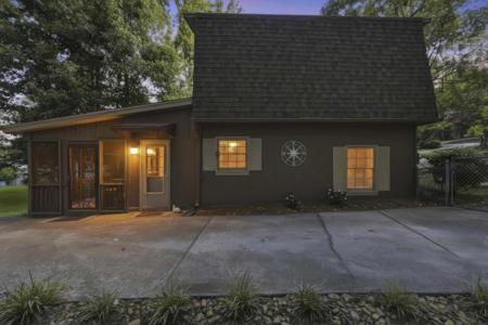 260 SHELTON DRIVE
