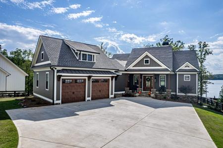 1320 BAYSIDE