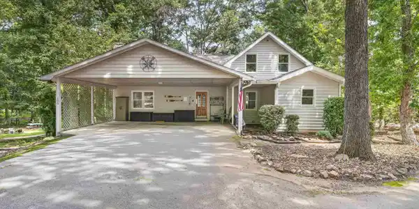105 HORSESHOE COURT