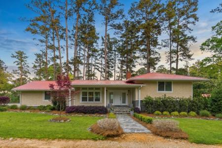 135 E LAKEVIEW DRIVE