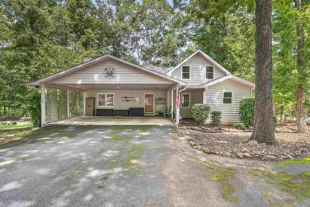 105 HORSESHOE COURT