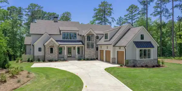 1019 HILLTOP LOOP