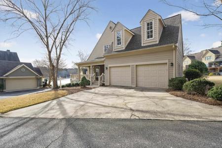 1033 LAKESIDE COURT