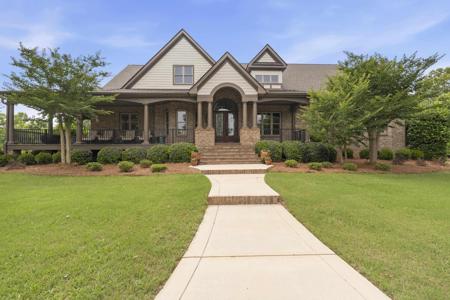 1090 WHITE OAK WAY