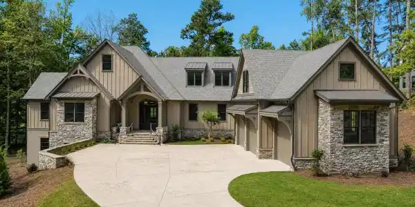 1010 MONFORT COURT