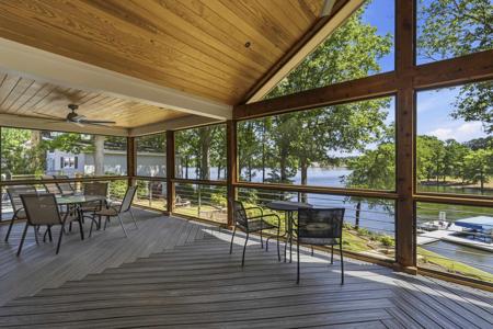 118 HICKORY POINT DRIVE