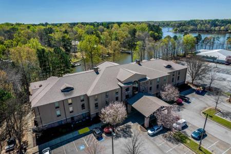 930 LAKE OCONEE PARKWAY