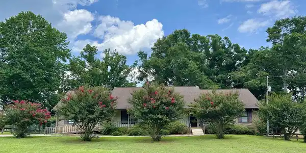 1070 CARPENTER LANE