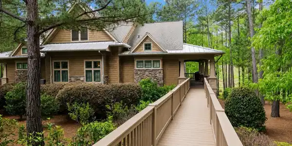 1081 REGENCY DRIVE