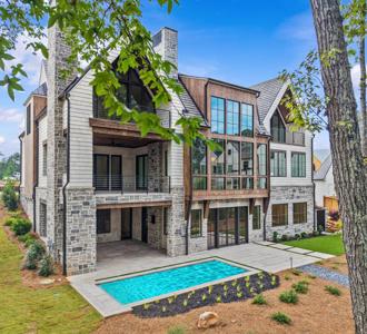 1111 LONGVIEW COMMONS