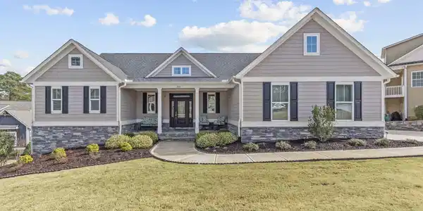 1011 LOFTER PLACE