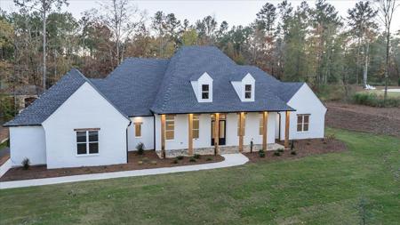 2660 CLUB DRIVE